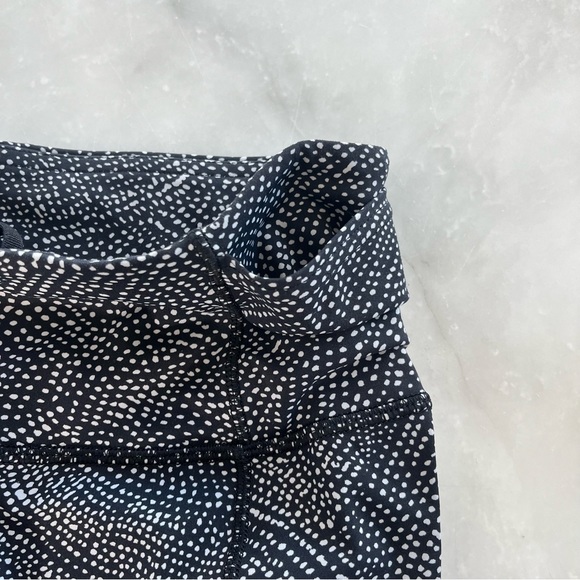 LuLuLemon 26” super lightweight legging. Black and white dots. 4 - Picture 15 of 16
